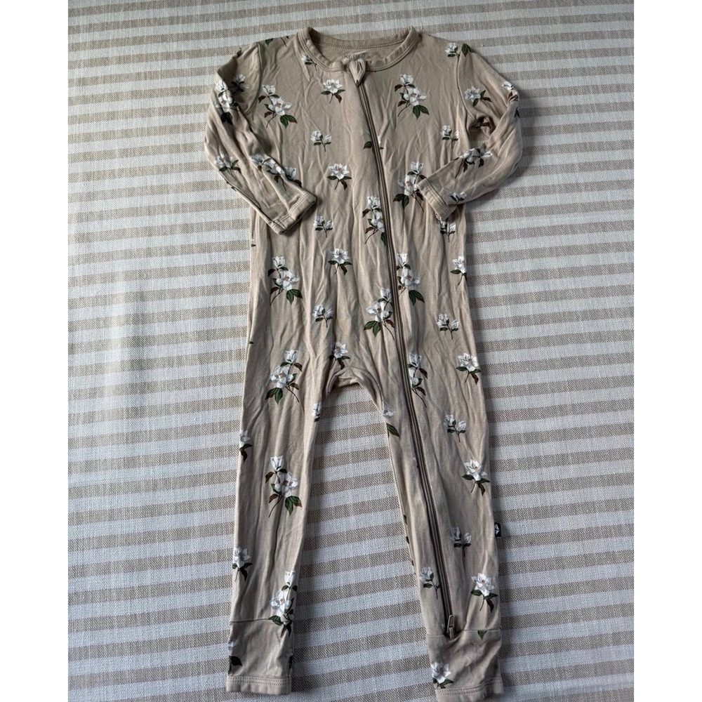 Kyte Baby Magnolia Bamboo Zippered Romper Toddler 2T Tan Floral Pajamas EUC